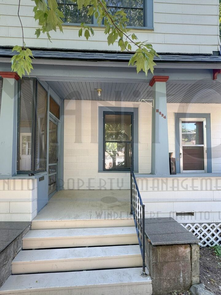 Property Photo:  