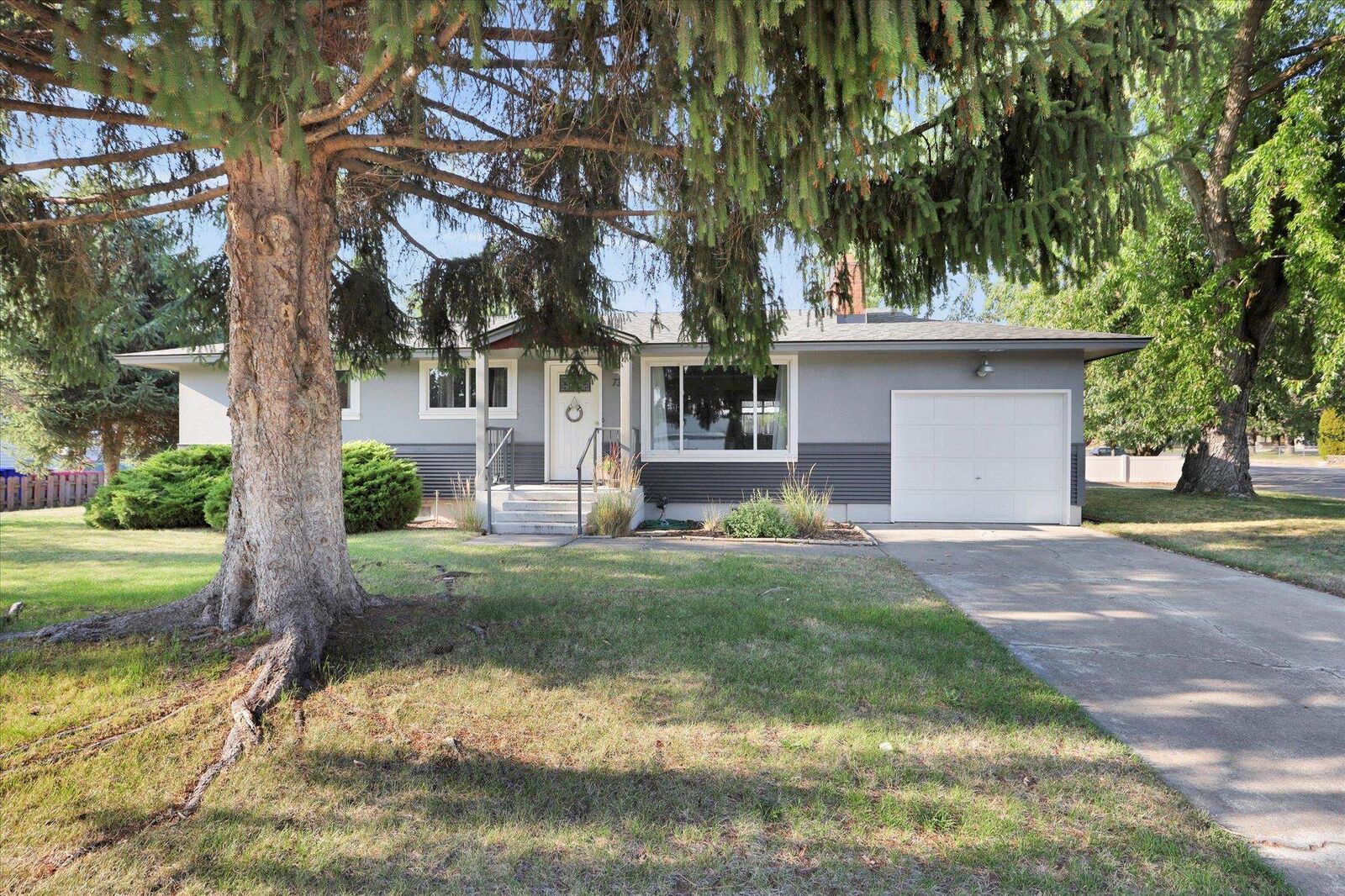 Property Photo: 7319 E Maxwell Ave WA 99212