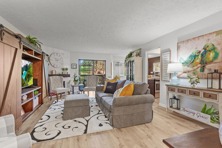 Property Photo: 101 S Neyland Ave Unit 2 WA 99019