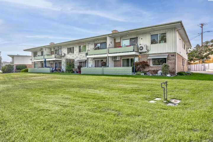 Property Photo:  119 N Waverly Place Unit D  WA 99336 
