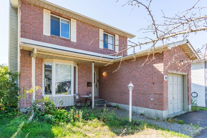 Photo de la propriété:  19 Bogart Crescent  ON K8P 5E9 