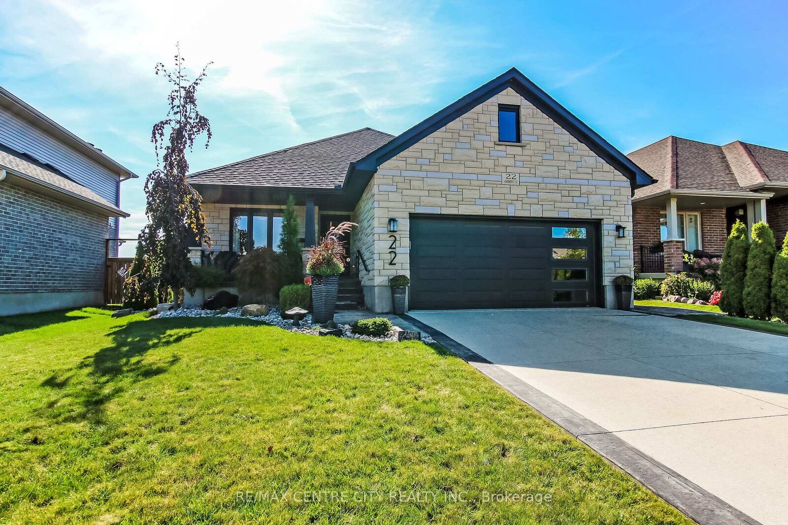 Property Photo: 22 Oakmont Street ON N5R 0G3