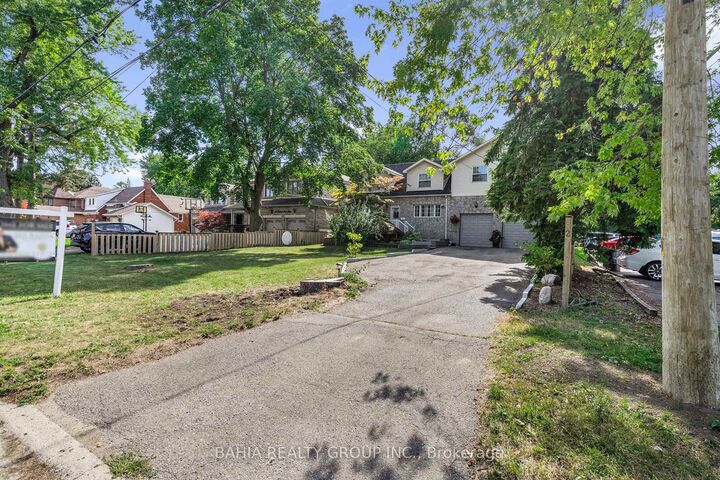 Photo de la propriété: 52 Orchard Park Drive ON M1E 3T7