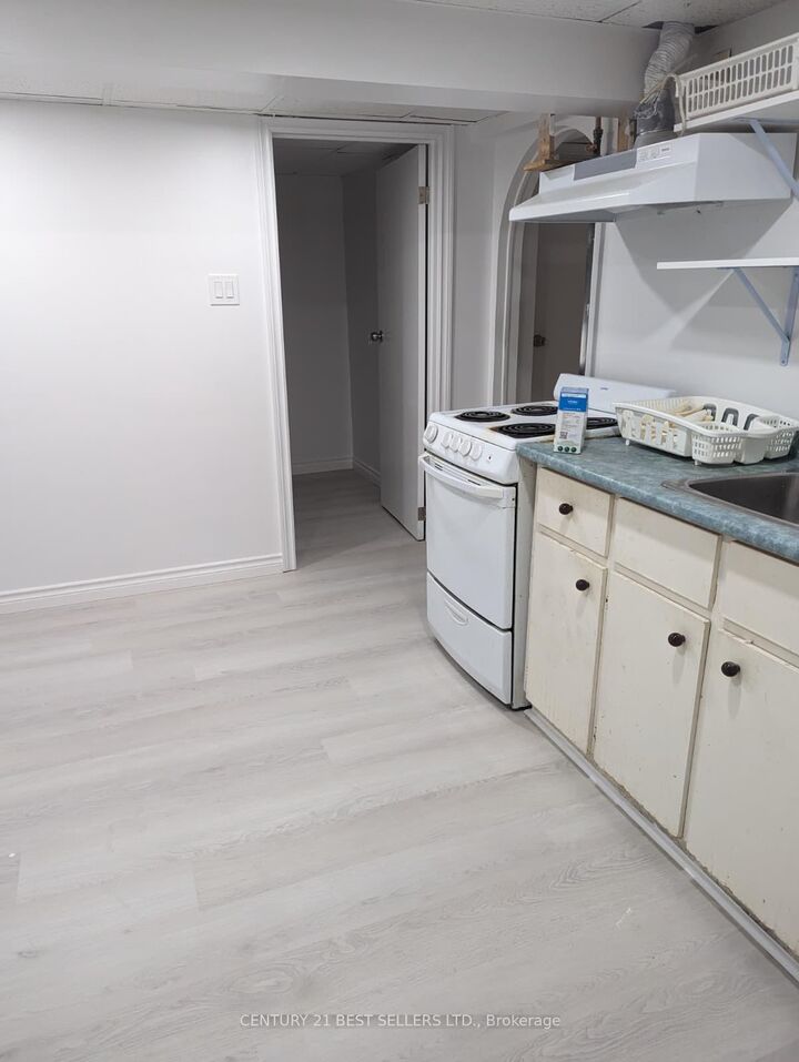 Photo de la propriété: 68 Birkdale Road Bsmt ON M1P 3R5