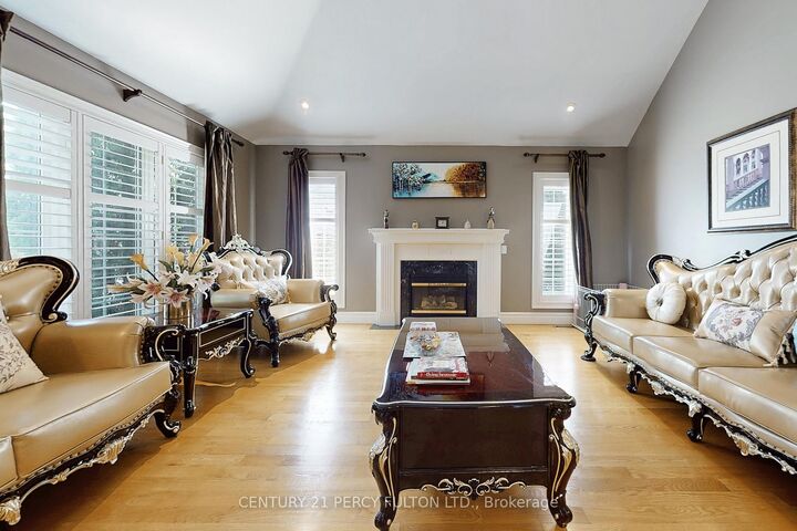Photo de la propriété: 1832 Chesbro Court ON L5H 4H2