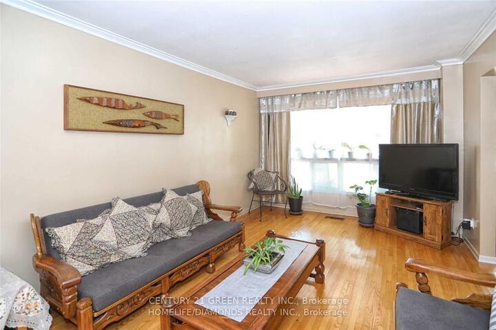 Property Photo:  35 York Street  ON L4T 3M4 