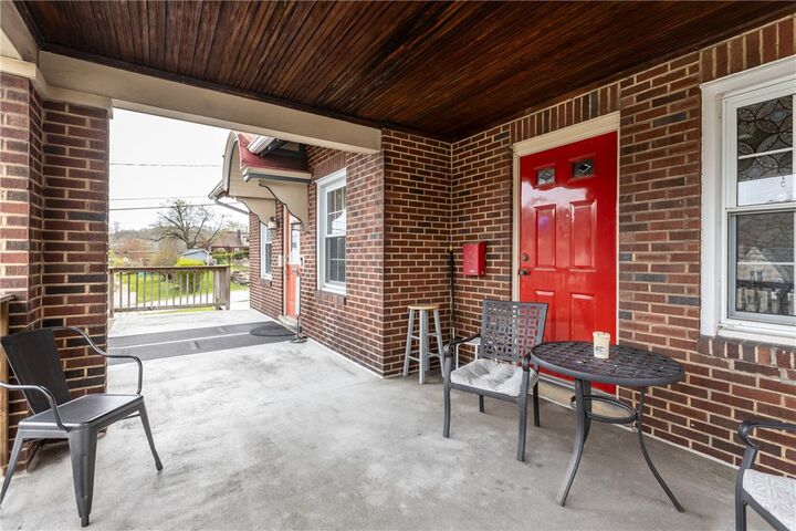 Property Photo:  1812 Lincoln Way  PA 15131 