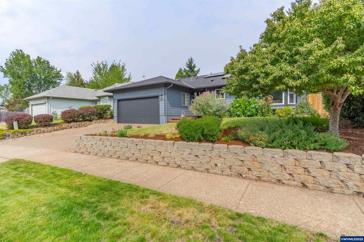 Property Photo: 1179 Rock Creek Dr S OR 97306