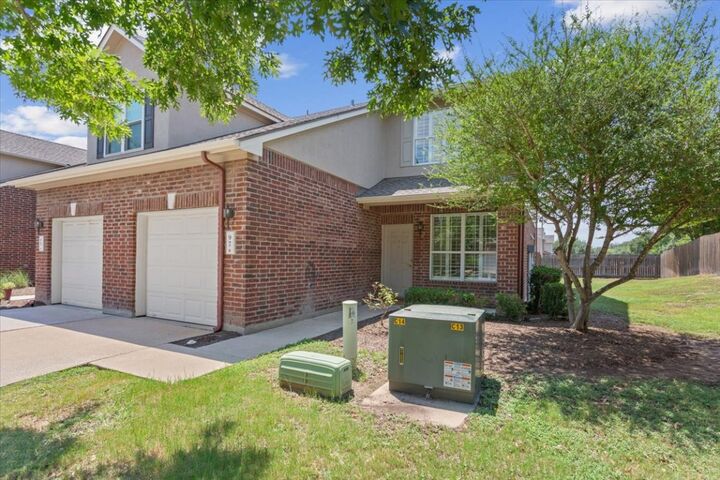 Property Photo: 97 Verde Ranch Loop TX 78641