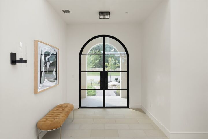 Property Photo: 4401 Amarra Drive 13 TX 78735