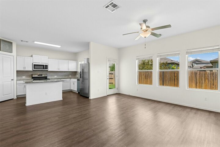 Property Photo:  513 Circle Way  TX 76537 