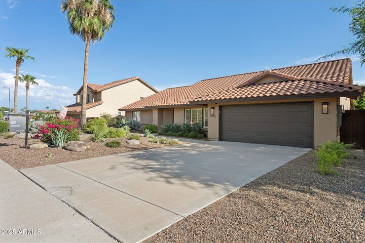 Property Photo: 5903 E Paradise Lane AZ 85254