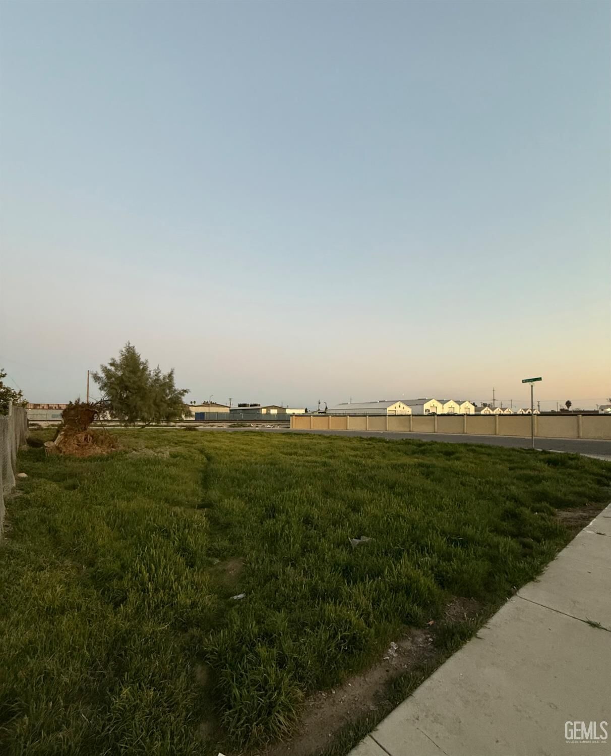 Property Photo:  103 Clifton Street  CA 93307 