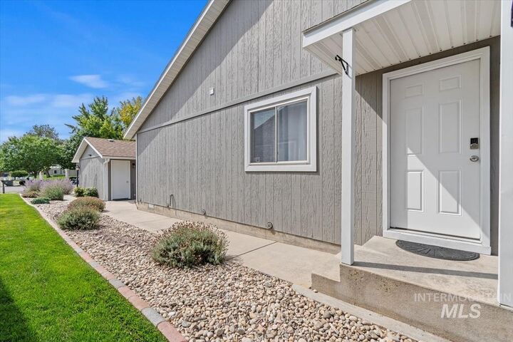 Property Photo:  8584 W Rifleman St  ID 83704 