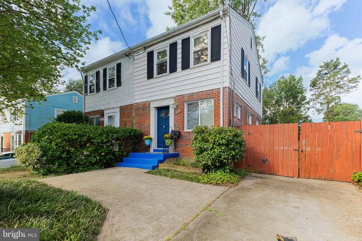 Property Photo: 6800 Kenyon Drive VA 22307