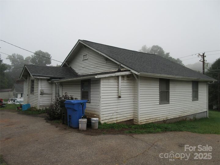 Property Photo:  324 N Cleghorn Street  NC 28139 