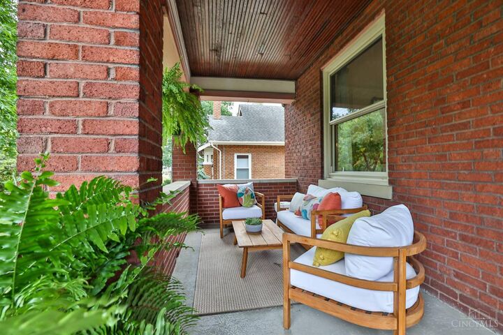 Property Photo: 2937 Eggers Place OH 45211
