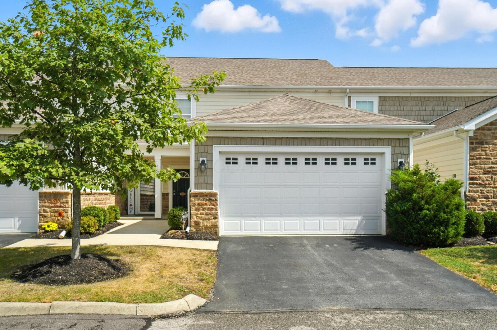 Property Photo:  4653 Newport W Loop  OH 43123 