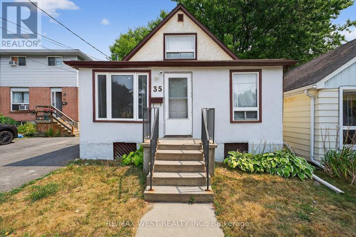 Property Photo:  35 Kingscourt Avenue  ON K7K 4N6 