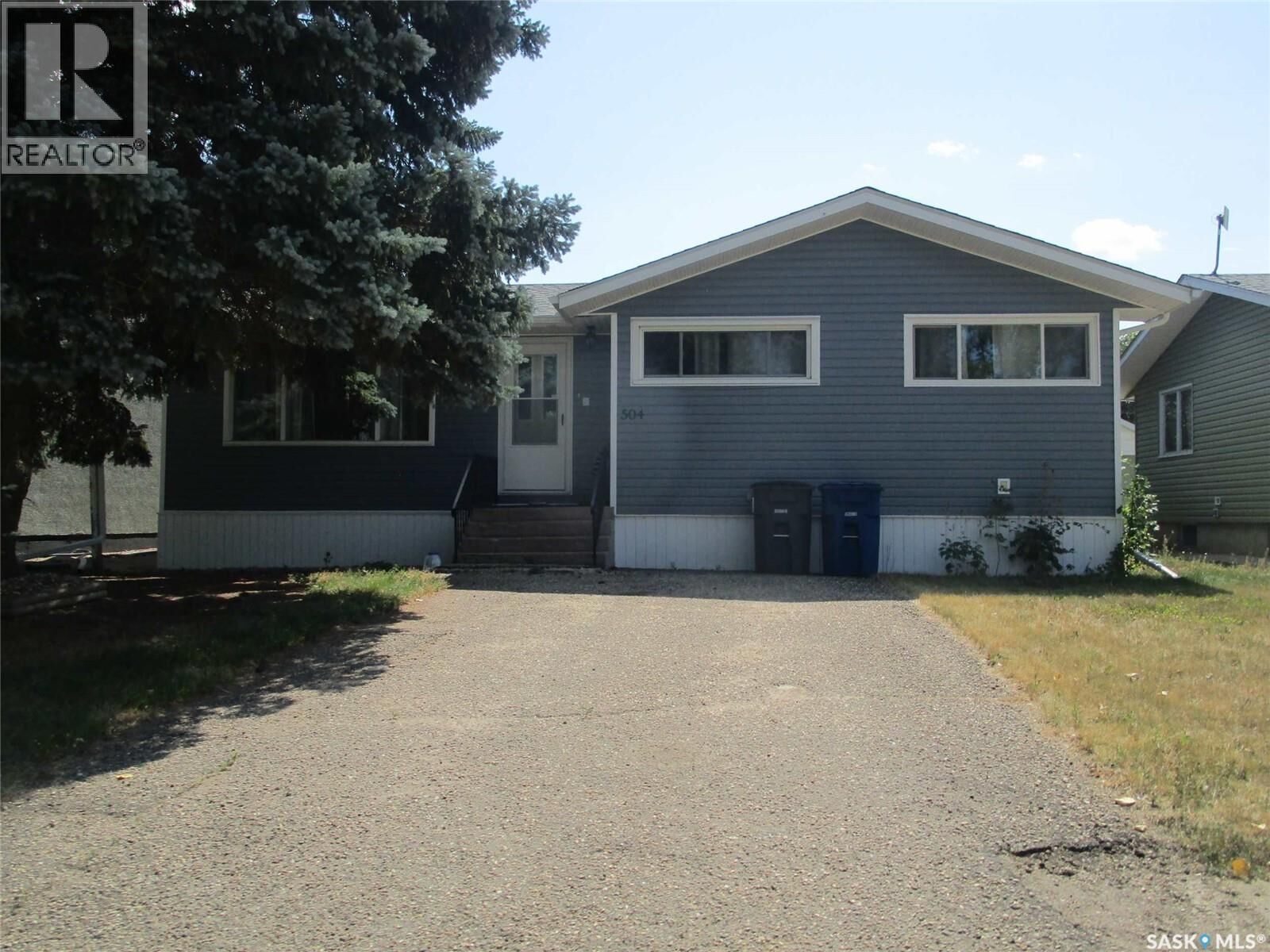Property Photo:  504 4th Avenue E  SK S0H 0B0 