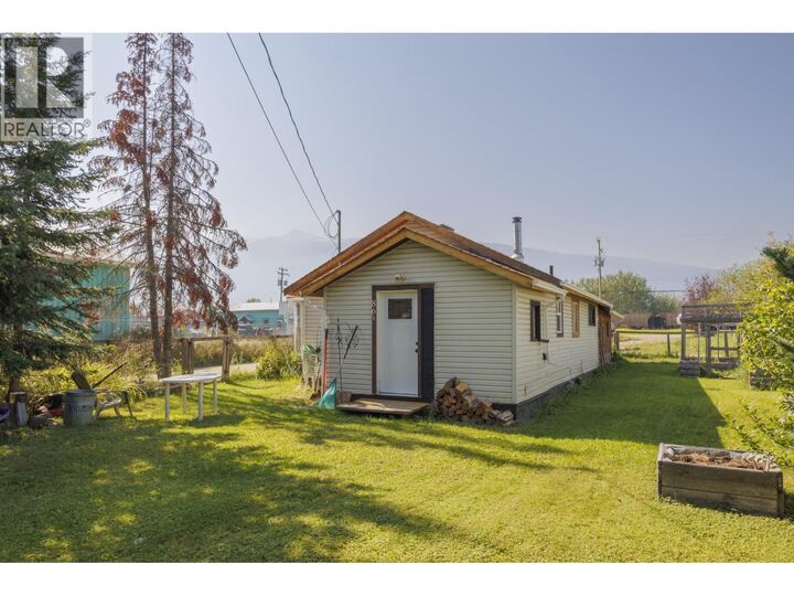 Property Photo: 861 2nd Avenue BC V0J 2E0
