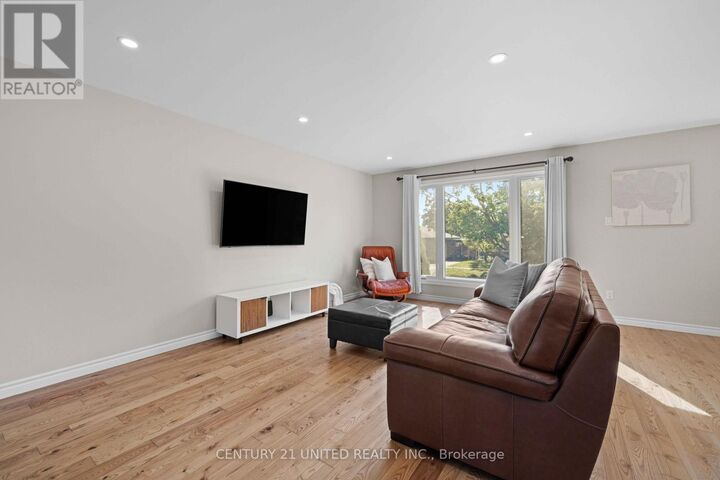 Property Photo: 392 Wellington Street ON K9H 5C2