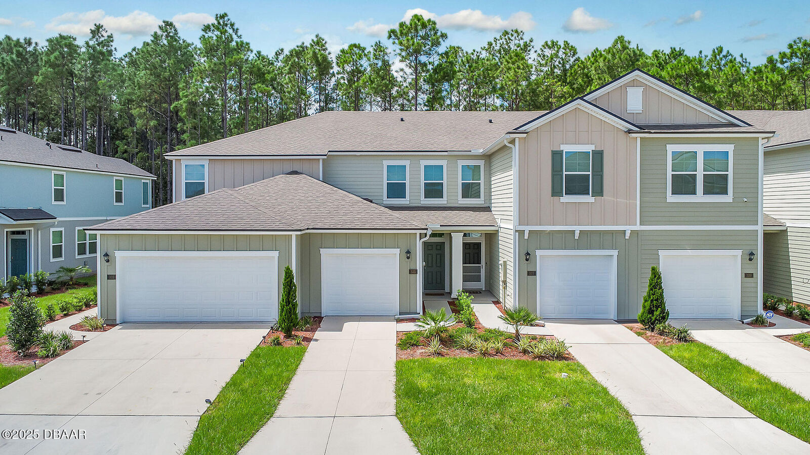 Property Photo: 335 Redbud Road FL 32137