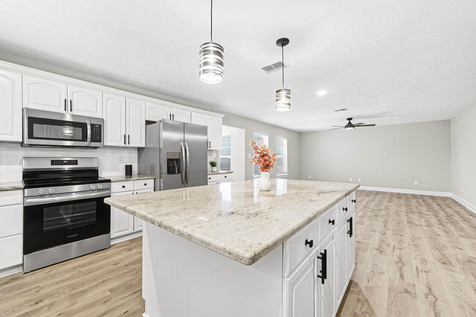 Property Photo:  817 Valparaiso Boulevard  FL 32578 
