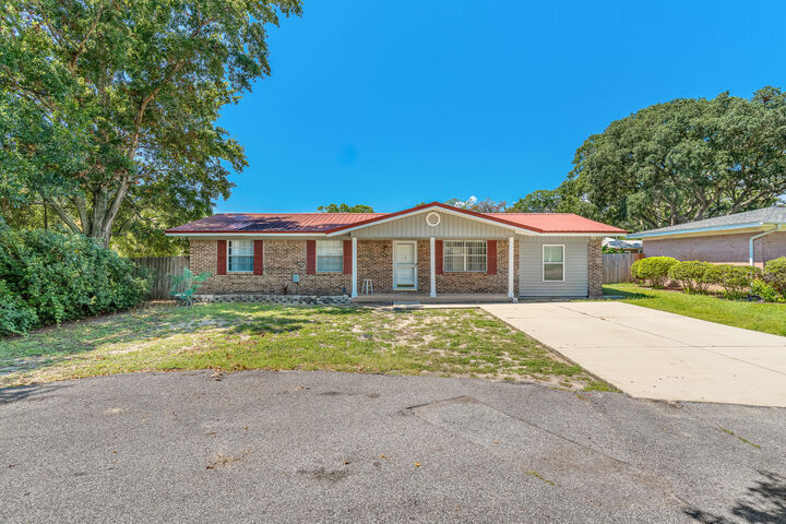 Property Photo:  9 Oak Lane  FL 32579 