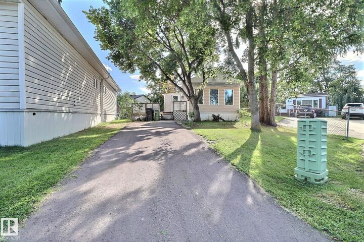 Property Photo: 289 Juniper Crescent NW AB T5Y 6L6