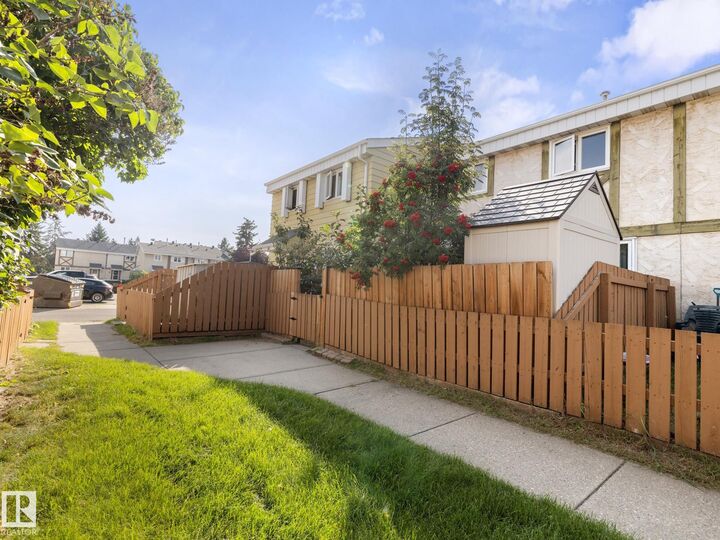Property Photo: 20E Callingwood Court NW AB T5T 0H5