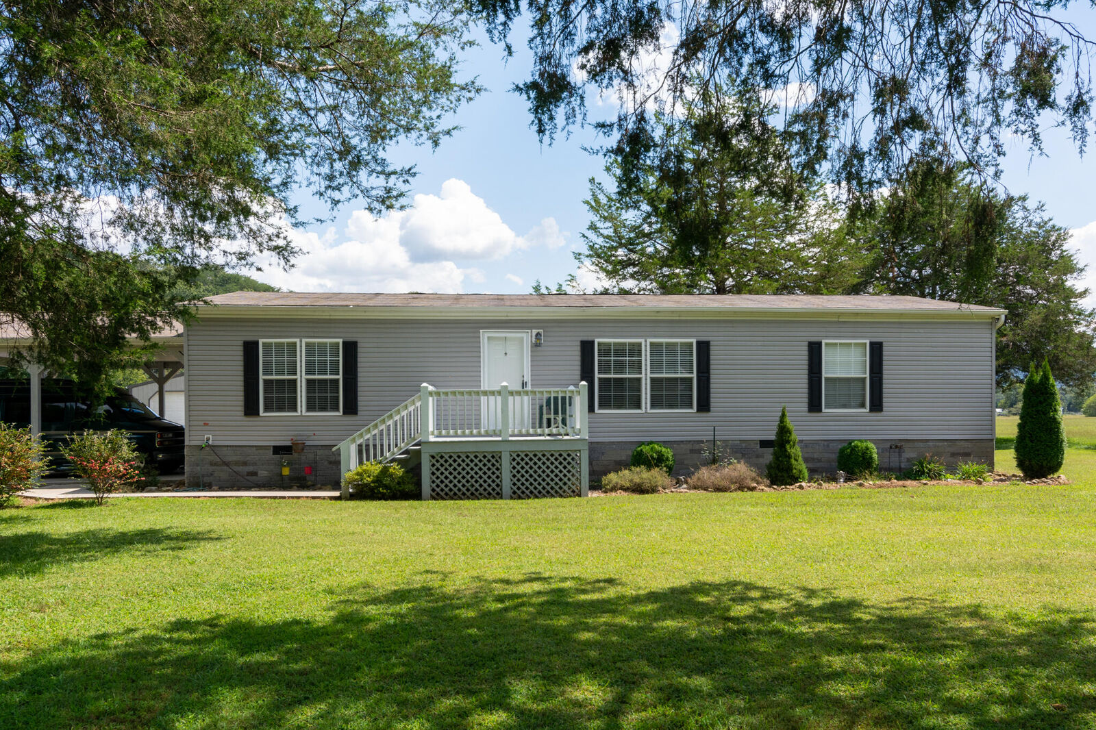 Property Photo: 4390 S R 28 TN 37327