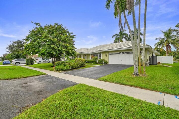 Property Photo:  240 El Dorado Pkwy  FL 33317 