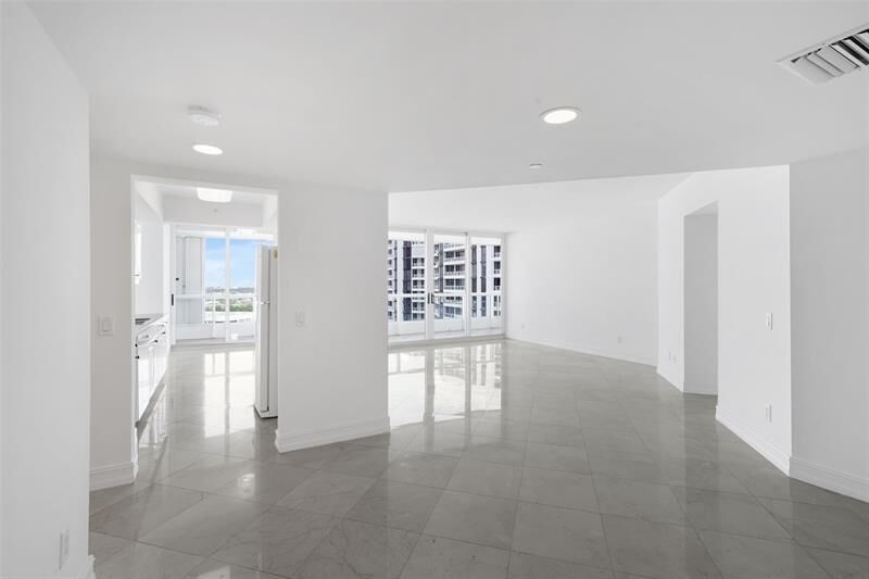Property Photo: 21055 NE 37th Ave 2703 FL 33180