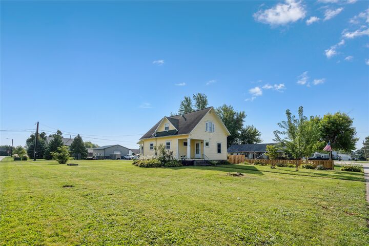 Property Photo:  500 Tama Street  IA 50244 