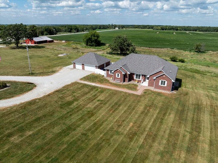 Property Photo: 48724 185th Trail IA 50049