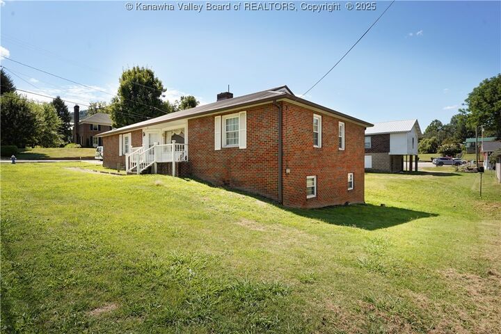 Property Photo: 167 Madison Avenue WV 25130