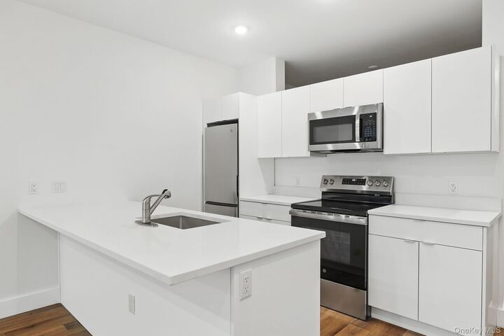 Property Photo:  199 E Post Road 302  NY 10601 