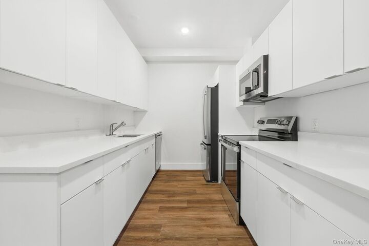 Property Photo:  199 E Post Road 404  NY 10601