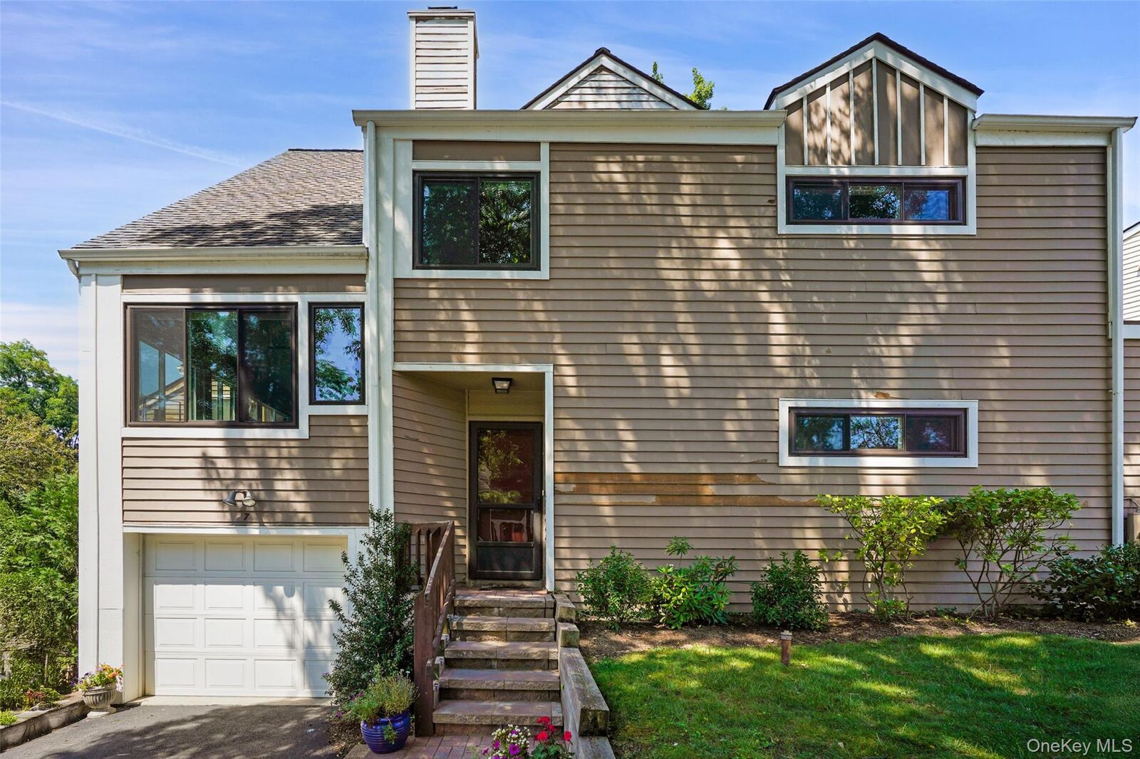 Property Photo:  7 Top Of The Ridge Ridge B4  NY 10543 