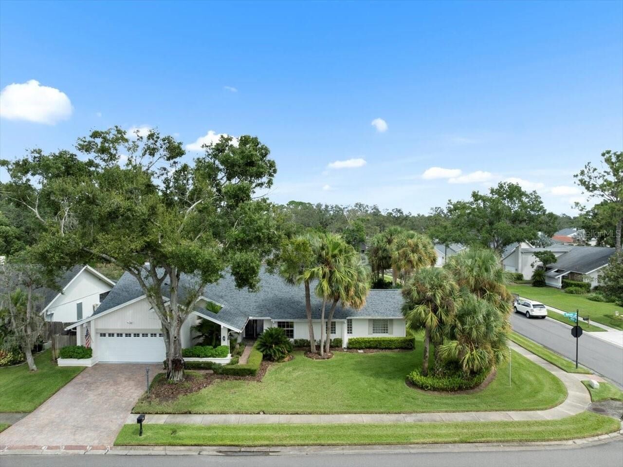 Property Photo: 13707 Walbrooke Drive FL 33624