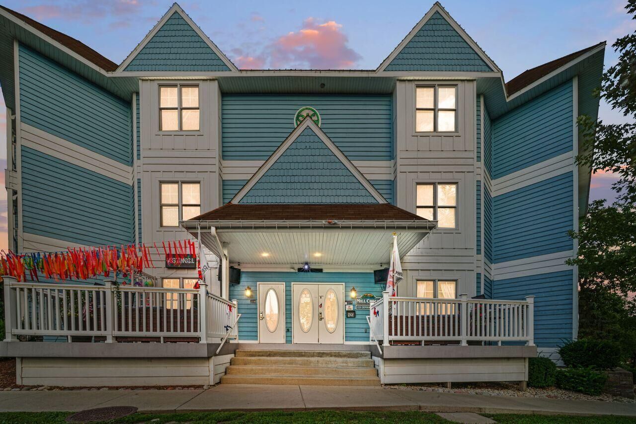 Property Photo: 123 Center St 212 WI 53147