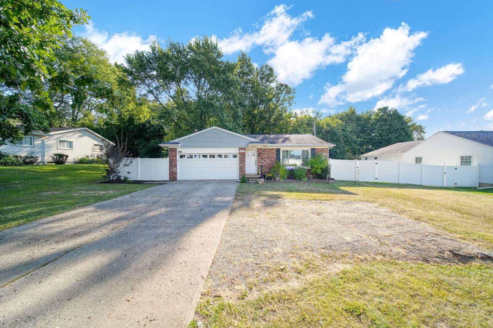Property Photo: 641 Robinson Road MI 49203