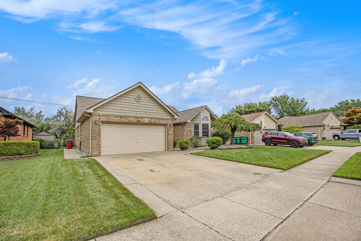 Property Photo:  46293 Fox Run Drive Drive  MI 48044 