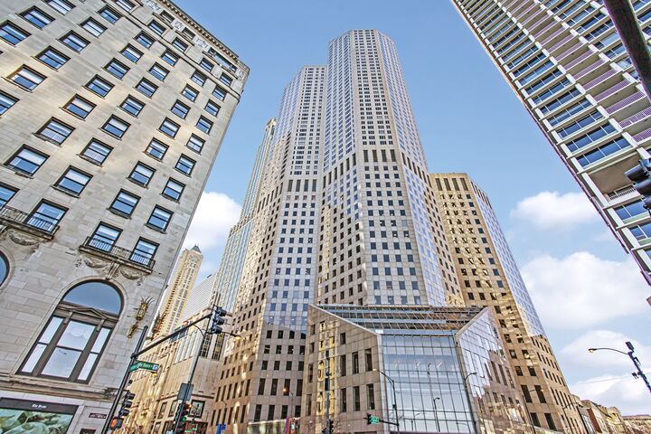 950 N Michigan Avenue 4605  Chicago IL 60611 photo