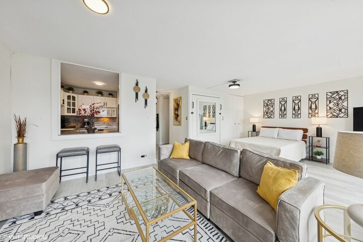 Property Photo:  111 E Chestnut Street 21B  IL 60611 