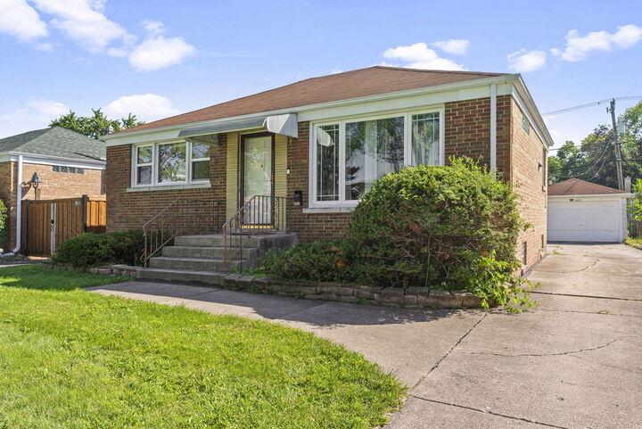 Property Photo:  425 N Jackson Boulevard  IL 60162 