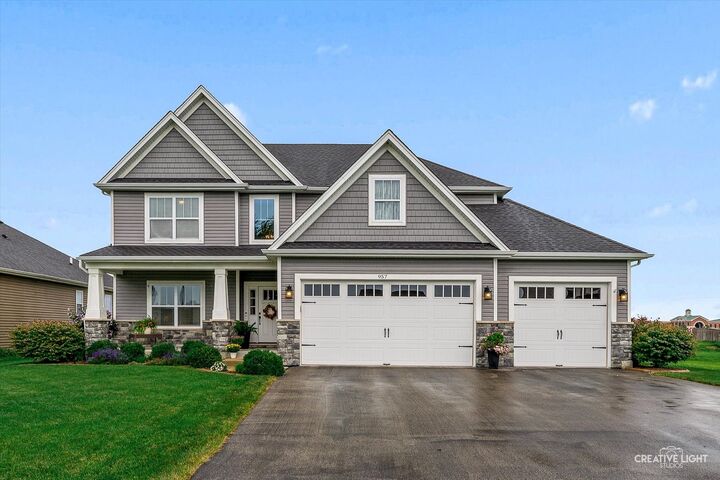 Property Photo:  957 N Carly Circle  IL 60560 