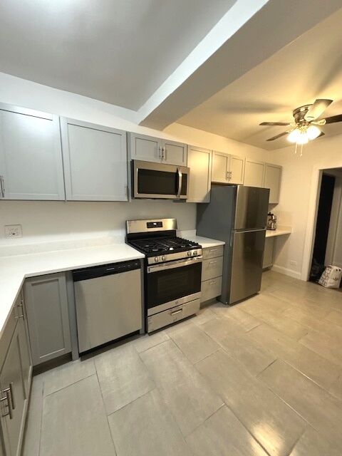 Property Photo: 1070 W Thorndale Avenue 2M IL 60660