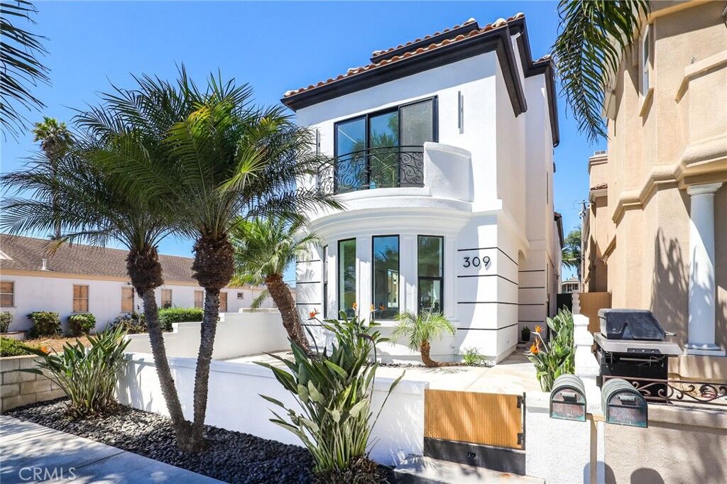 Property Photo:  309 8th Street  CA 92648 